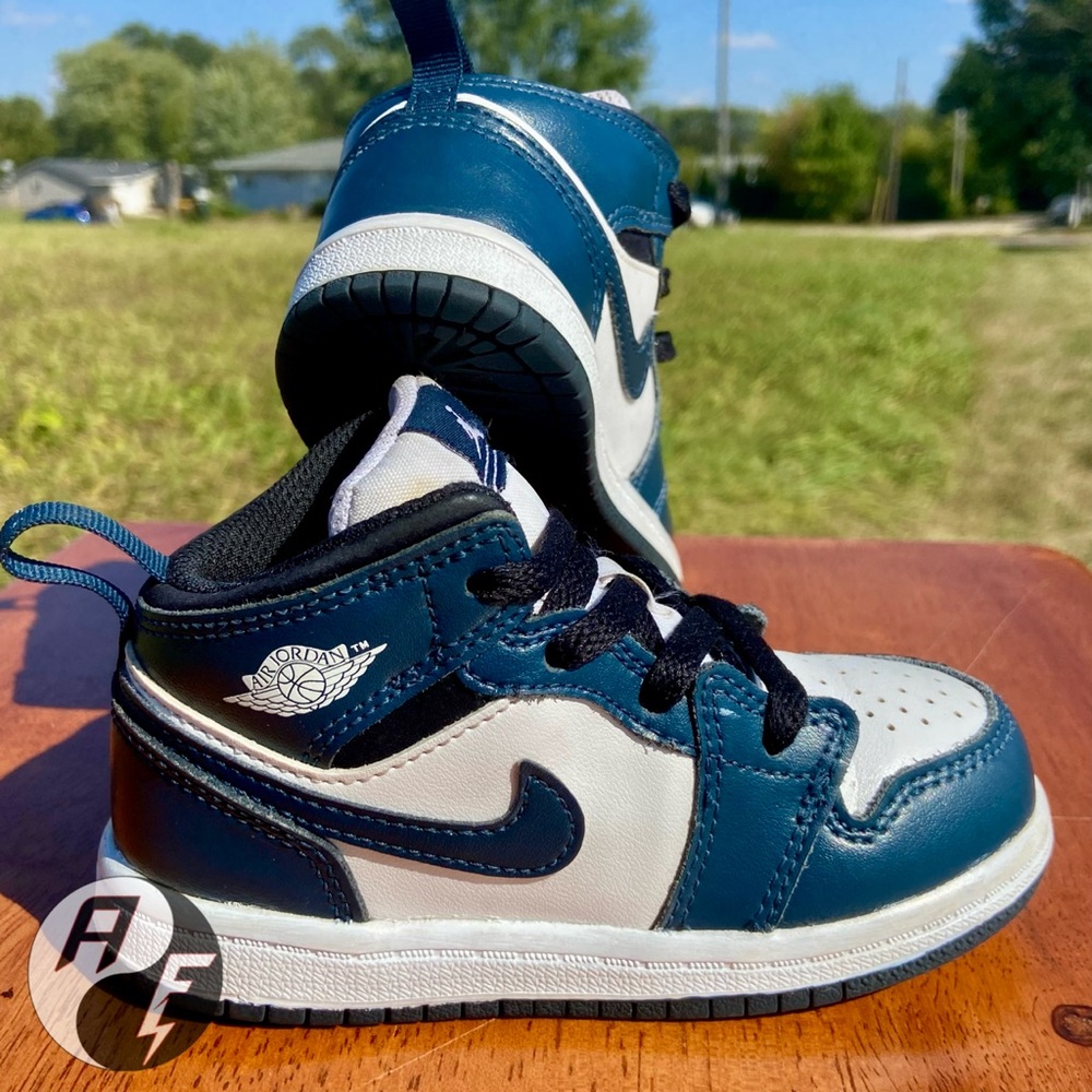 Jordan Retro 1 ‘Armory Navy’ (8C)